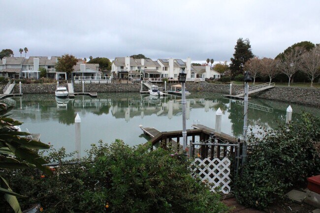 Building Photo - Waterfront Townhome In Pittsburg with Dock...