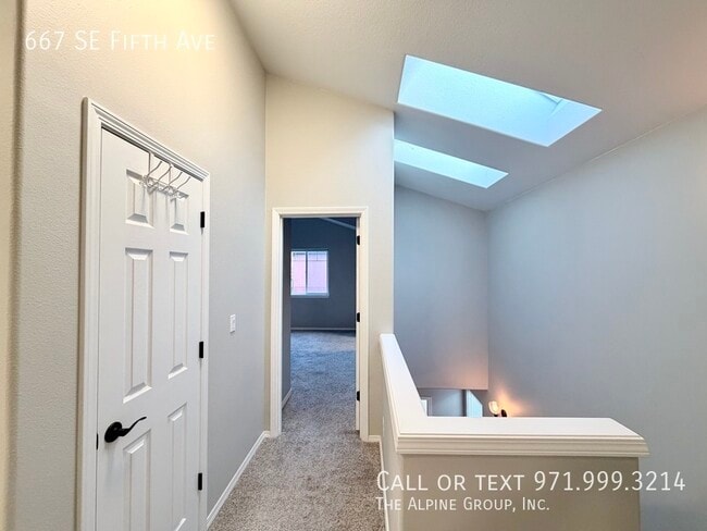 Building Photo - 667 SE Fifth Ave-