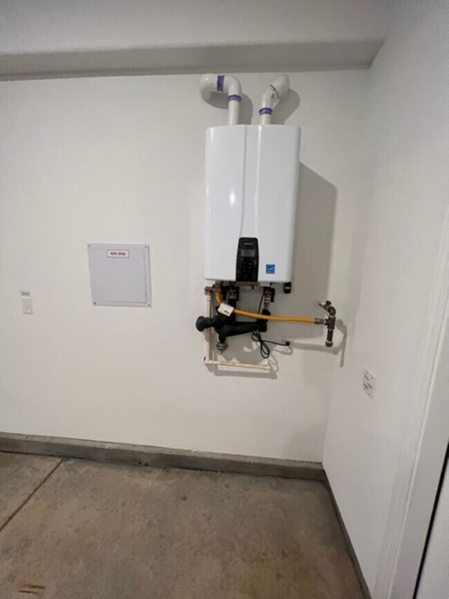 Building Photo - Newer Solar Home Walking Distance to Campus Oaks Shopping Center