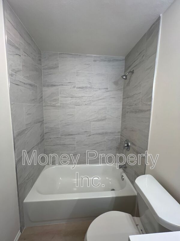 Building Photo - 1766 Bristol Ct