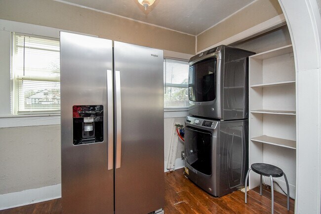 Building Photo - 8158 Niles St