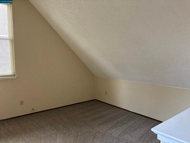 Building Photo - 1602 Somerset Pl