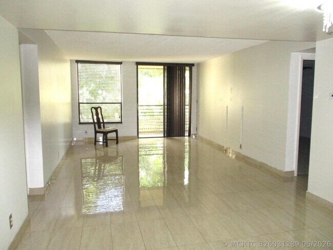 Building Photo - 6751 N University Dr