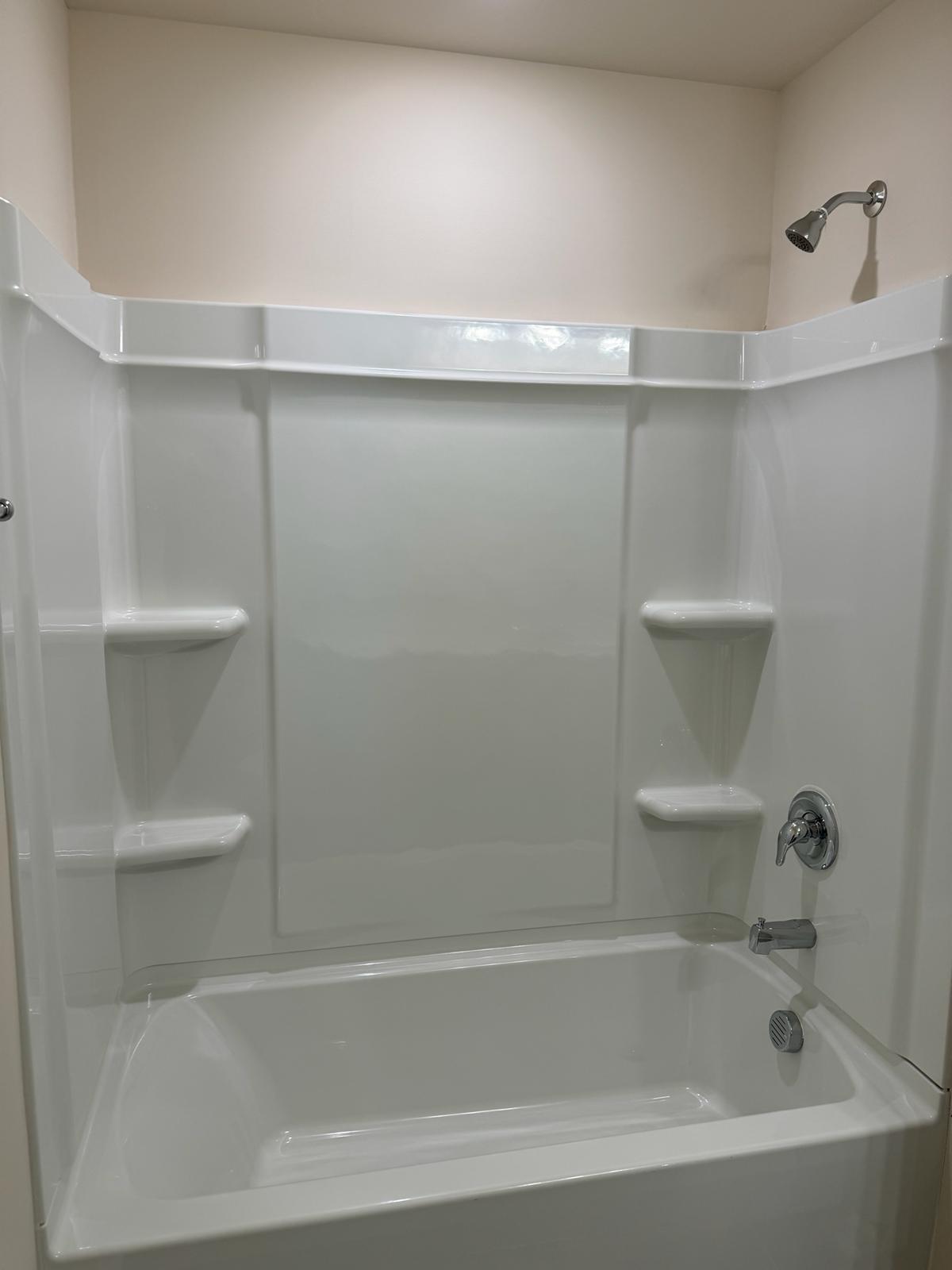 Common_Bathroom Tub - 307 Parker Station Ave
