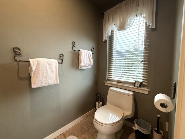 Building Photo - WINTER SPECIAL DISCOUNTED $500 PER MONTH F...