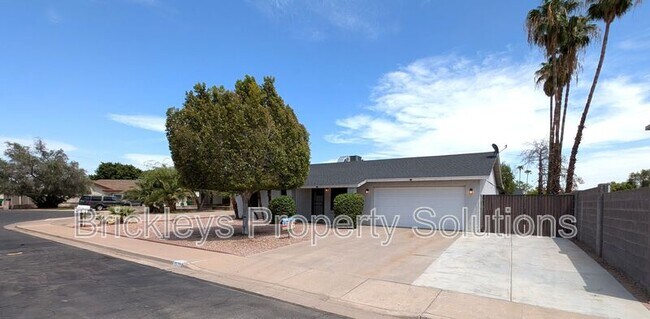 Building Photo - 2029 S Nina Cir