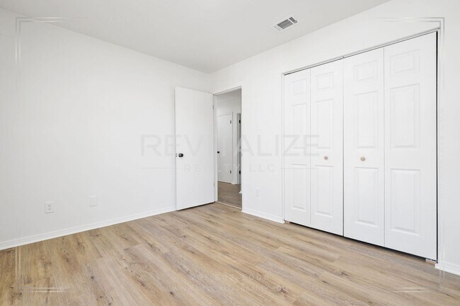 Building Photo - 5812 Hanging Moss Ct