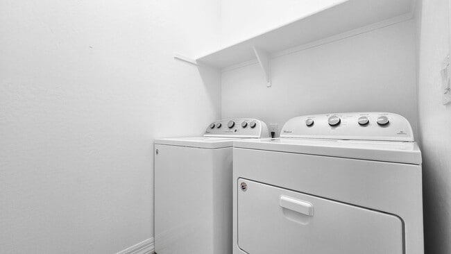 Building Photo - Gorgeous home in gated 55+ community of Canta Mia!