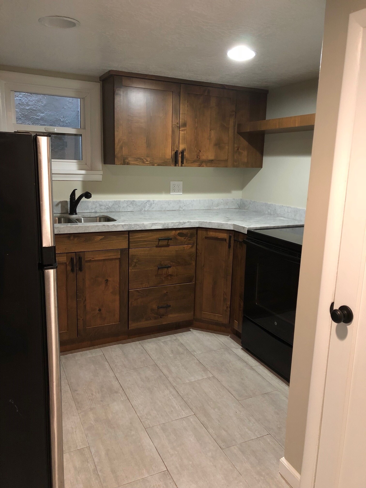 Marble counter tops. - 469 G St