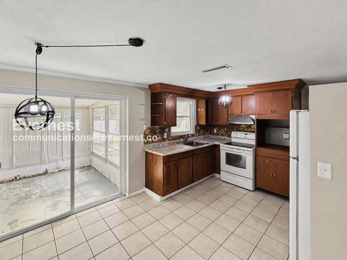 Building Photo - 2412 Arcadia Rd