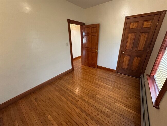 Building Photo - 374 Bowdoin St