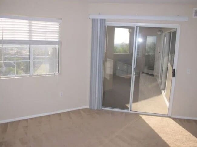 Building Photo - Beautiful 3-Bedroom Ground-Level Condo wit...
