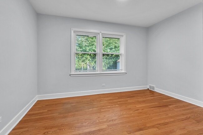 Building Photo - 6811 N Kenneth Ave