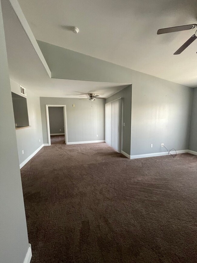 Building Photo - Cozy Condo