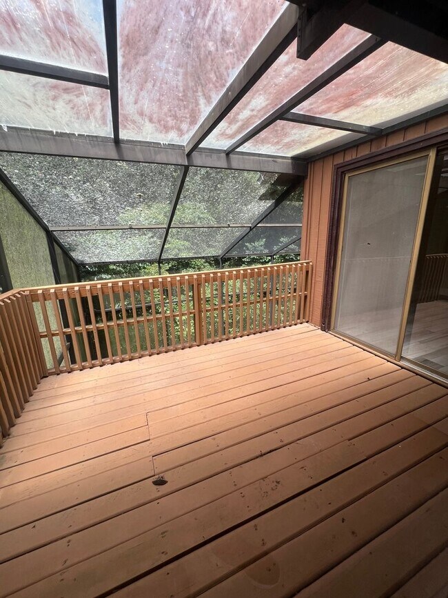 Building Photo - Spacious 4-Bedroom Pool Home in Desirable Winter Springs!