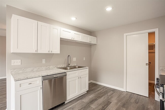 Building Photo - 972 Park Meadow Dr