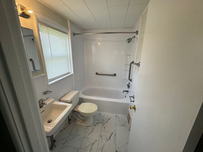 Building Photo - 517 Liberty St