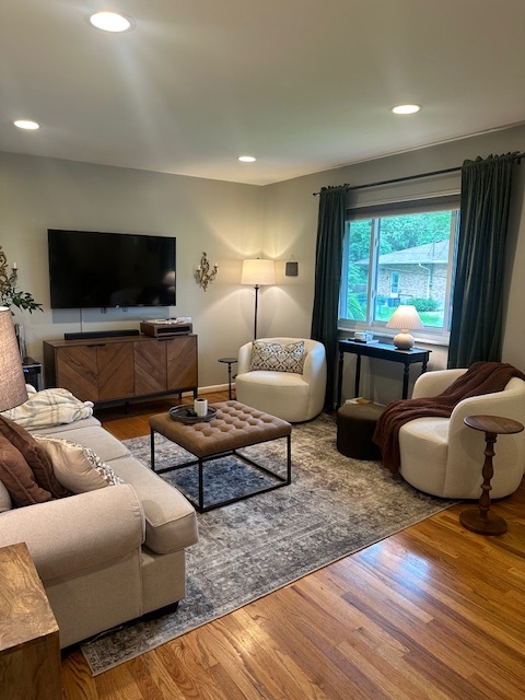 LIVING ROOM - 1146 Meriweather Ave