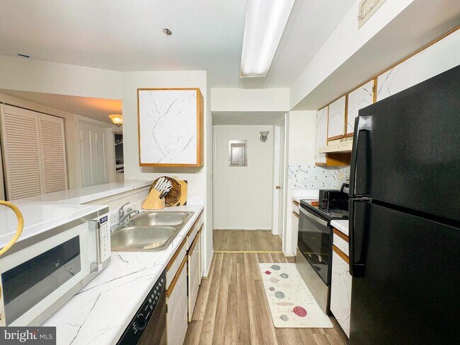 Building Photo - 13560 Lord Sterling Pl