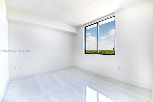 Building Photo - 301 Altara Ave