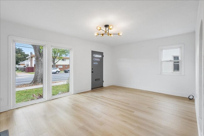 Building Photo - 2064 Encinal Ave