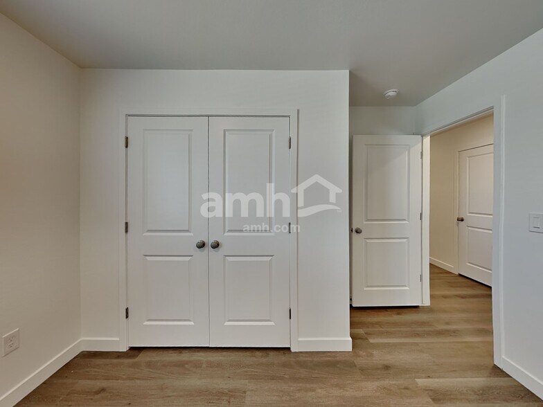 Building Photo - 9731 W Parkway Dr