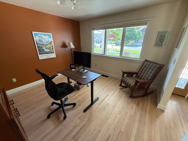 Building Photo - 3 Bed 2 Bath Large Beautiful Home