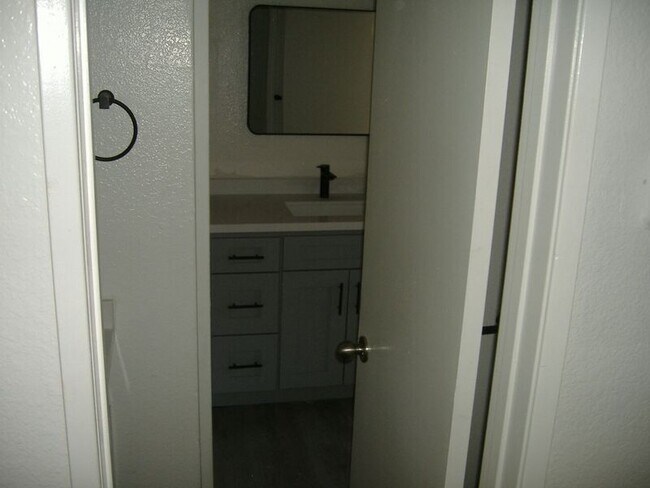 Building Photo - 28701 Calle Del Lago