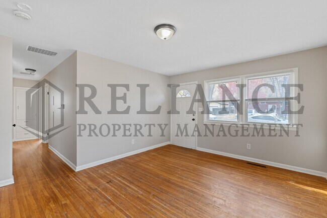 Building Photo - 3408 S Hiram Ave