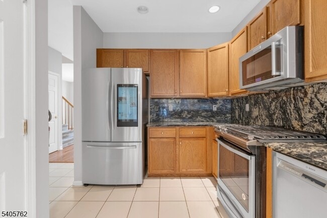 Building Photo - 107 Gladstone Dr