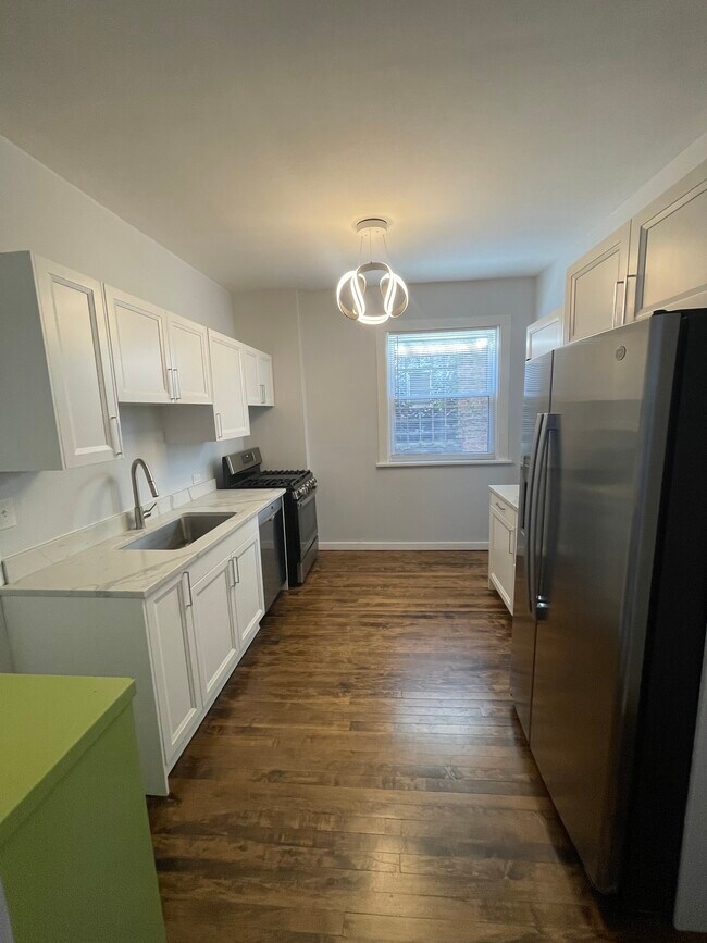 Building Photo - 918 W Gunnison St