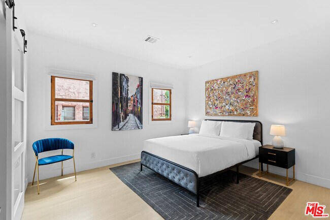 Building Photo - 455 N Crescent Heights Blvd
