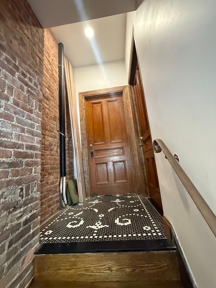 Building Photo - 373 Decatur St