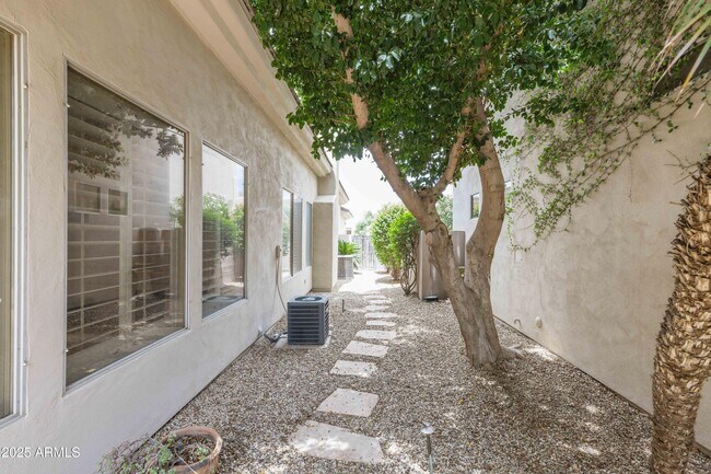Building Photo - 7369 E Del Acero Dr