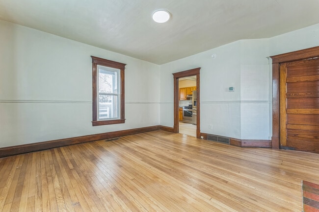 Building Photo - 411 S 7th St