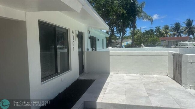 Building Photo - 4101 SW 48th Ct