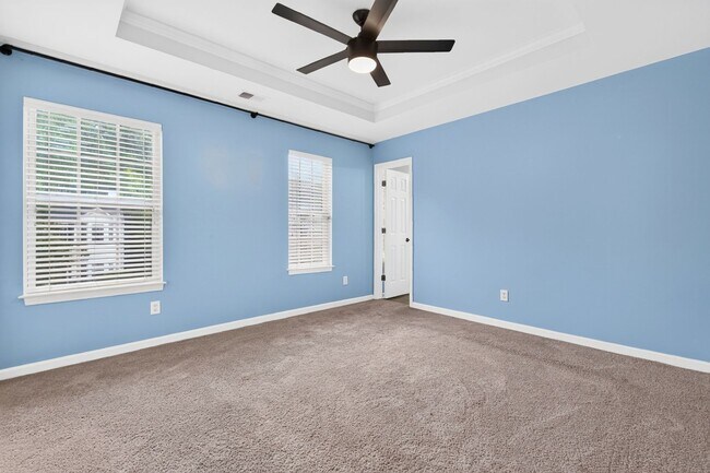 Building Photo - 5495 Hampton Ct