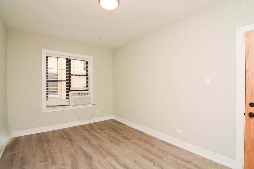 Building Photo - 436 W Belden