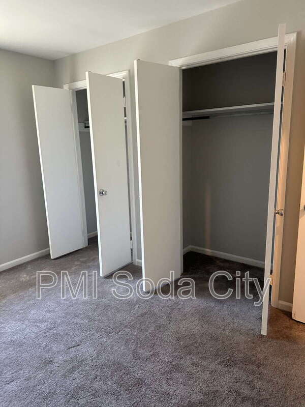 Building Photo - 105 Thornwell Ct