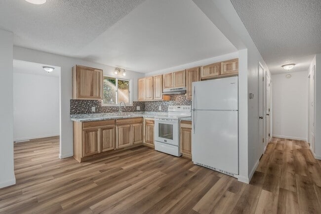 Building Photo - New Remodel 3 bed 1 bath (partial finished basement)