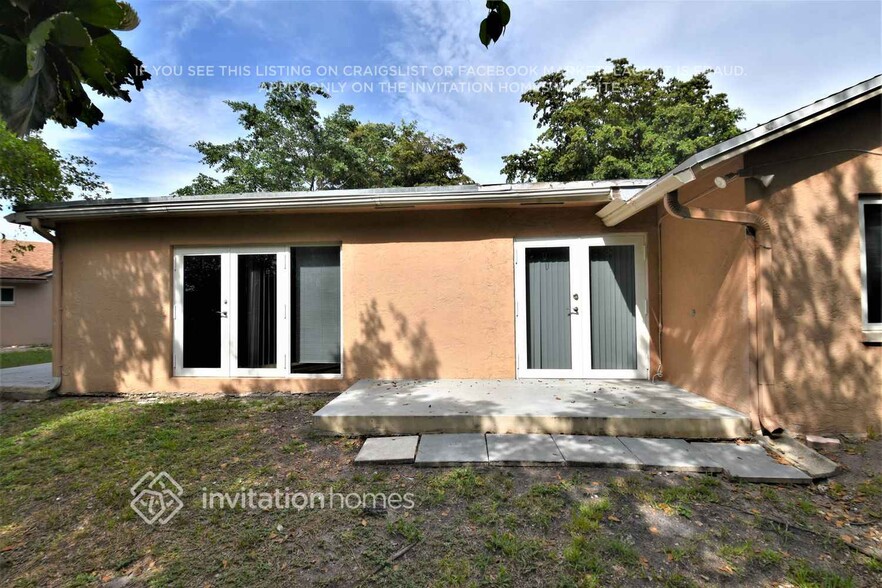 Building Photo - 3520 SW 70th Ave