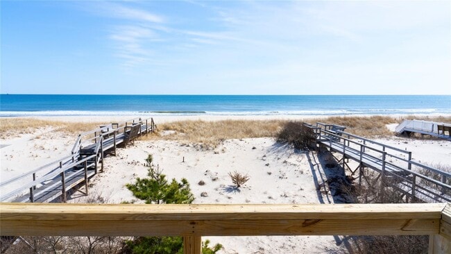 Building Photo - 825 Dune Rd