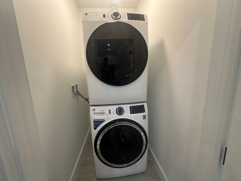 Building Photo - 44 Iffley Rd