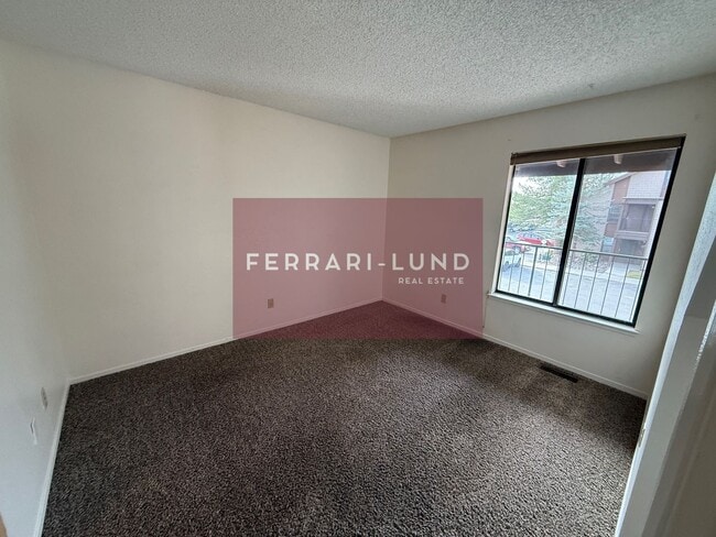 Building Photo - ?? Loft Style Townhome in Reno - Kay DeAlba Property! ??