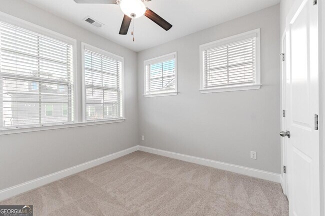 Building Photo - 5051 Pinckney Ln