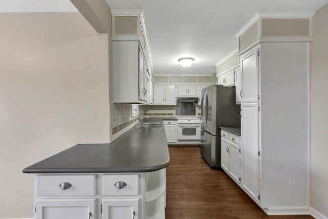 Building Photo - Charming 4-Bedroom, 2-Bath Brick Home with...