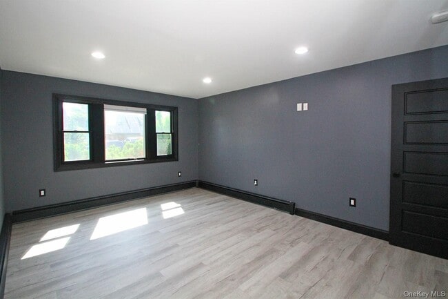 Building Photo - 30 Middle Ln