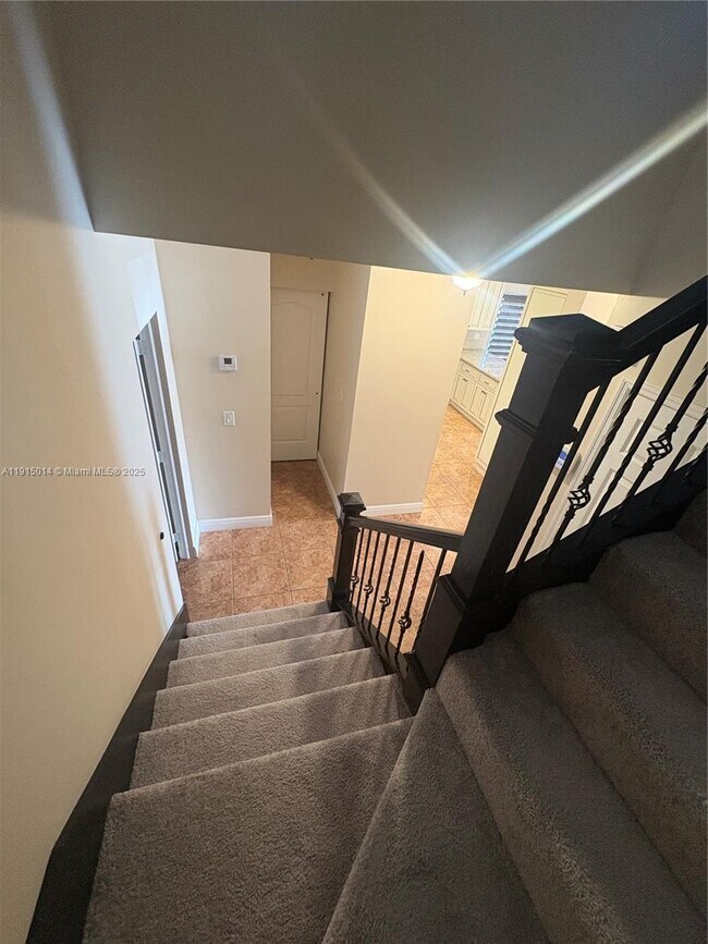 Building Photo - 819 E 26th St