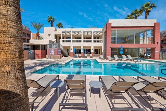 Building Photo - Sought after Park Avenue Condominiums/Top Floor Three Bedroom