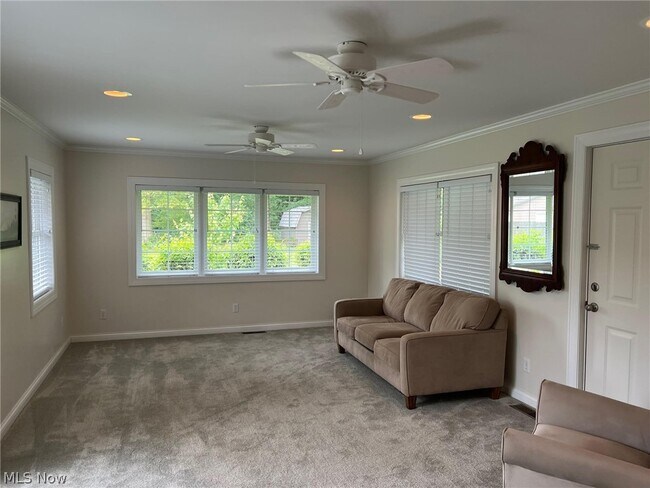 Building Photo - 9130 Cain Dr NE